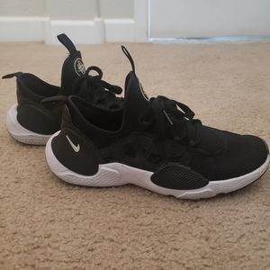 Boys Black/ White Nikes